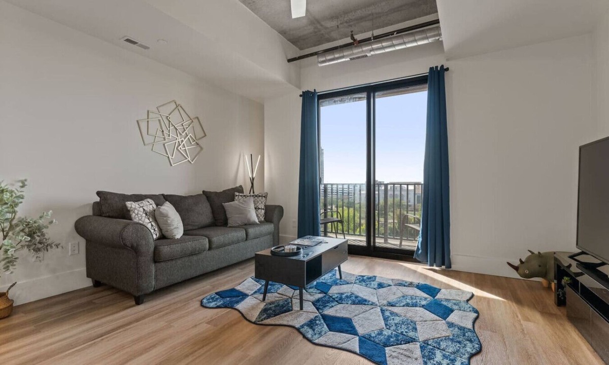 Northeast South Bend Apartment | Horizon Glow | High Rise | Downtown South Bend ND