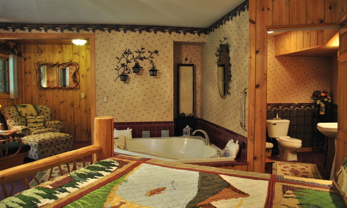 Charlevoix Bed & Breakfast | Horton Creek Inn B&B