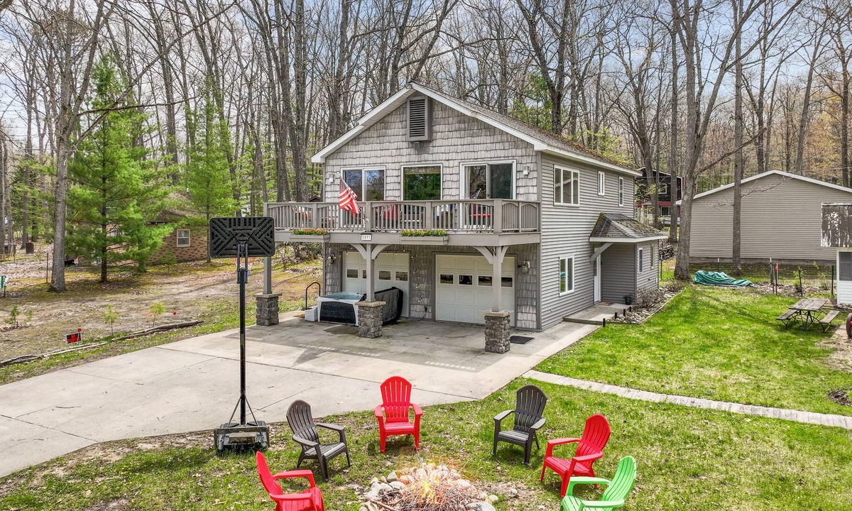 Higgins Lake Cottage | HOT TUB☀️Ping Pong 💓pets☀️family fun!