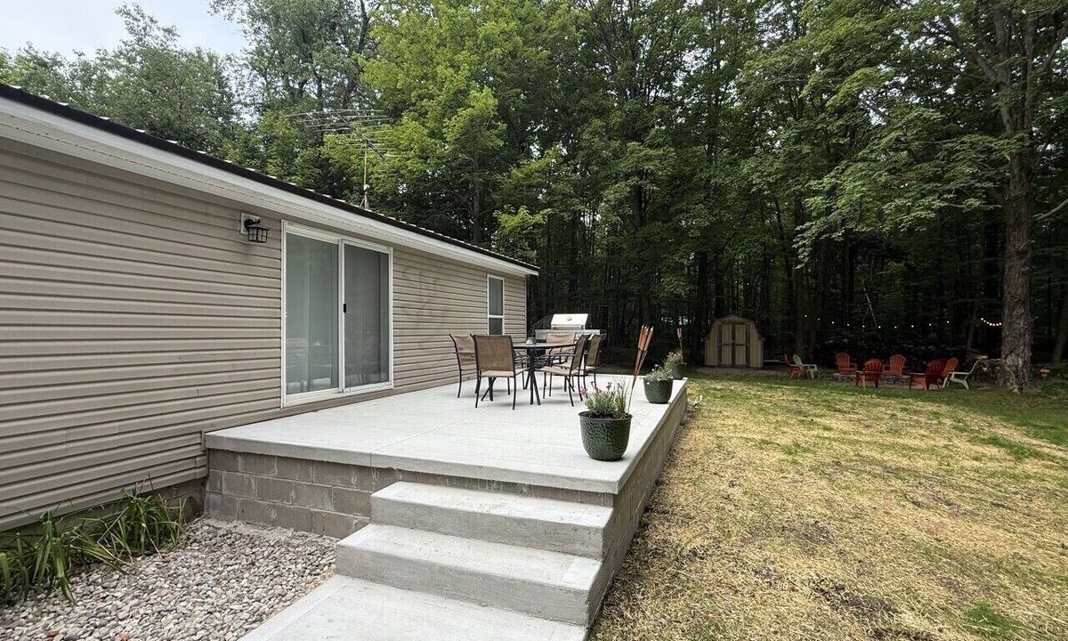 Lake Arrowhead Apartment | Hot Tub | Private Lake Lot | EV Charger | Trails