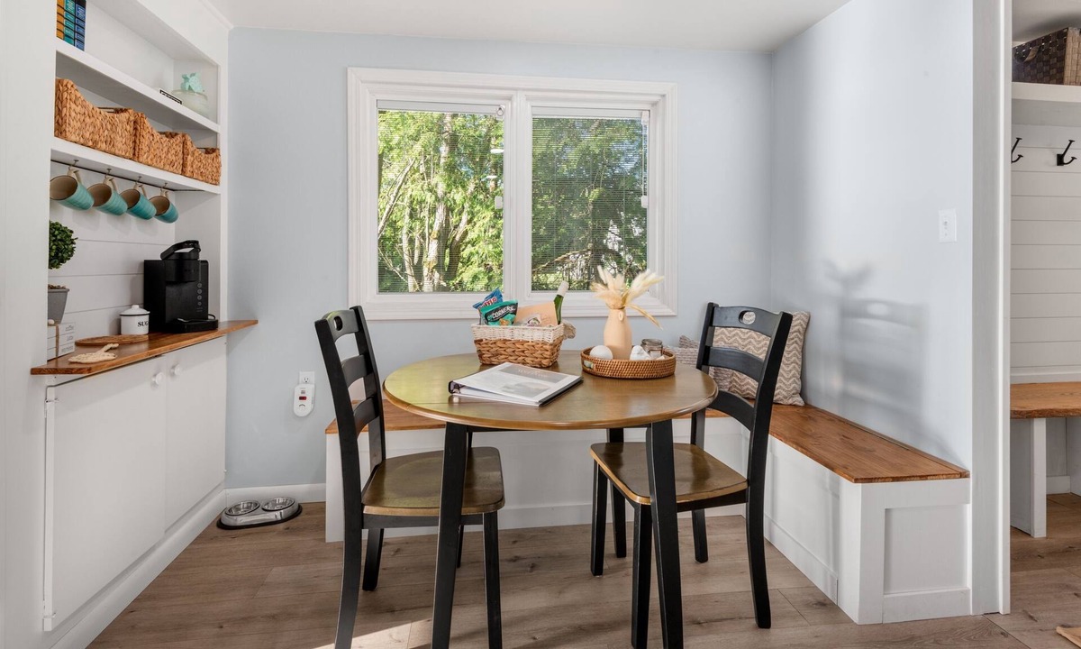 Menominee Cottage | HotTub, Private Beach Access, BBQ, Natural Fire Place, FirePit, Paddle Boards