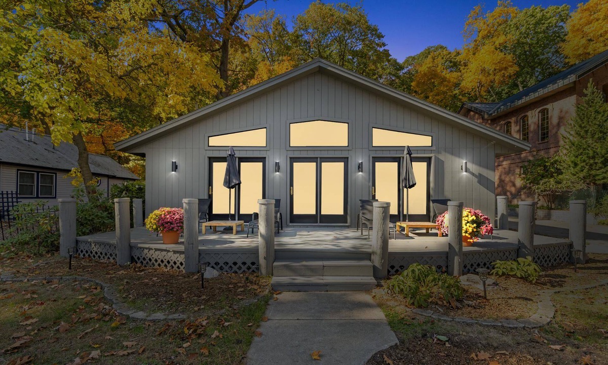 Saugatuck Villa | How you Dune on kzoo river by oval beach by Ferry!