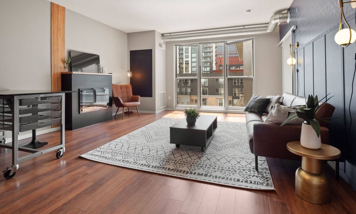 Downtown Minneapolis Condo | Indulge in a Stunning Downtown Experience: Our Elegant Condo Awaits 511