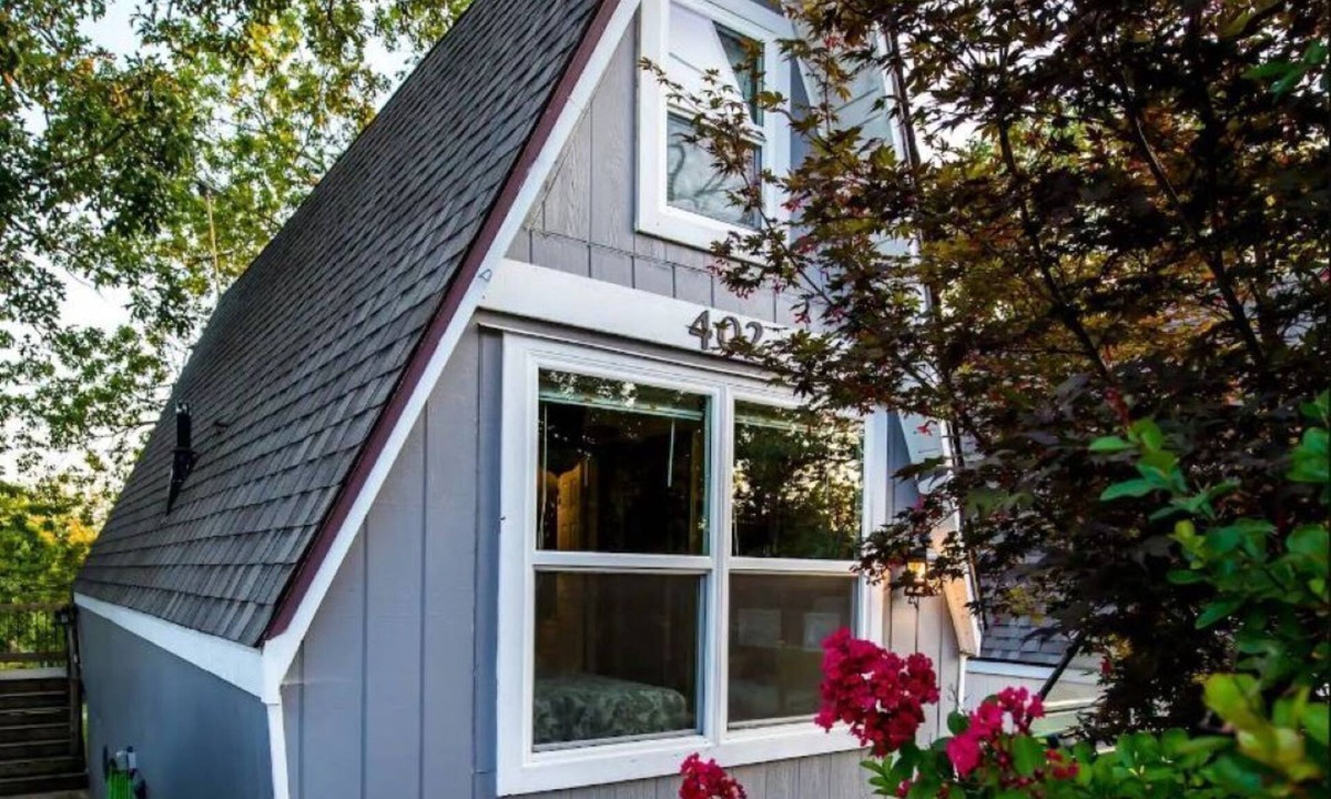 Lampe Cabin | Kayaks, Lake Access, Firepit, Pet Friendly, Dogwood Canyon