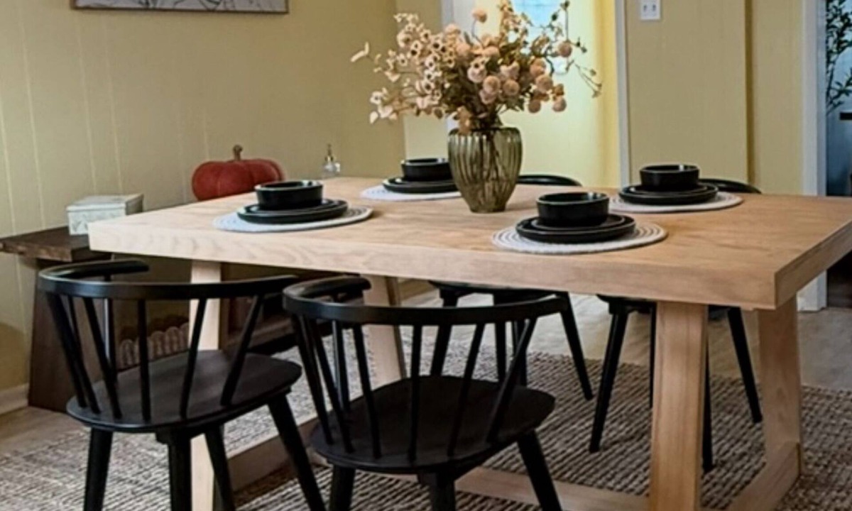 Sheboygan Cottage | Lake Breeze Cottage. One block from the lake, walking distance to downtown!