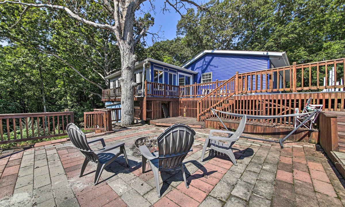 Shelbyville House | Lake Shelbyville Retreat! Cabin 1 Mi to Water