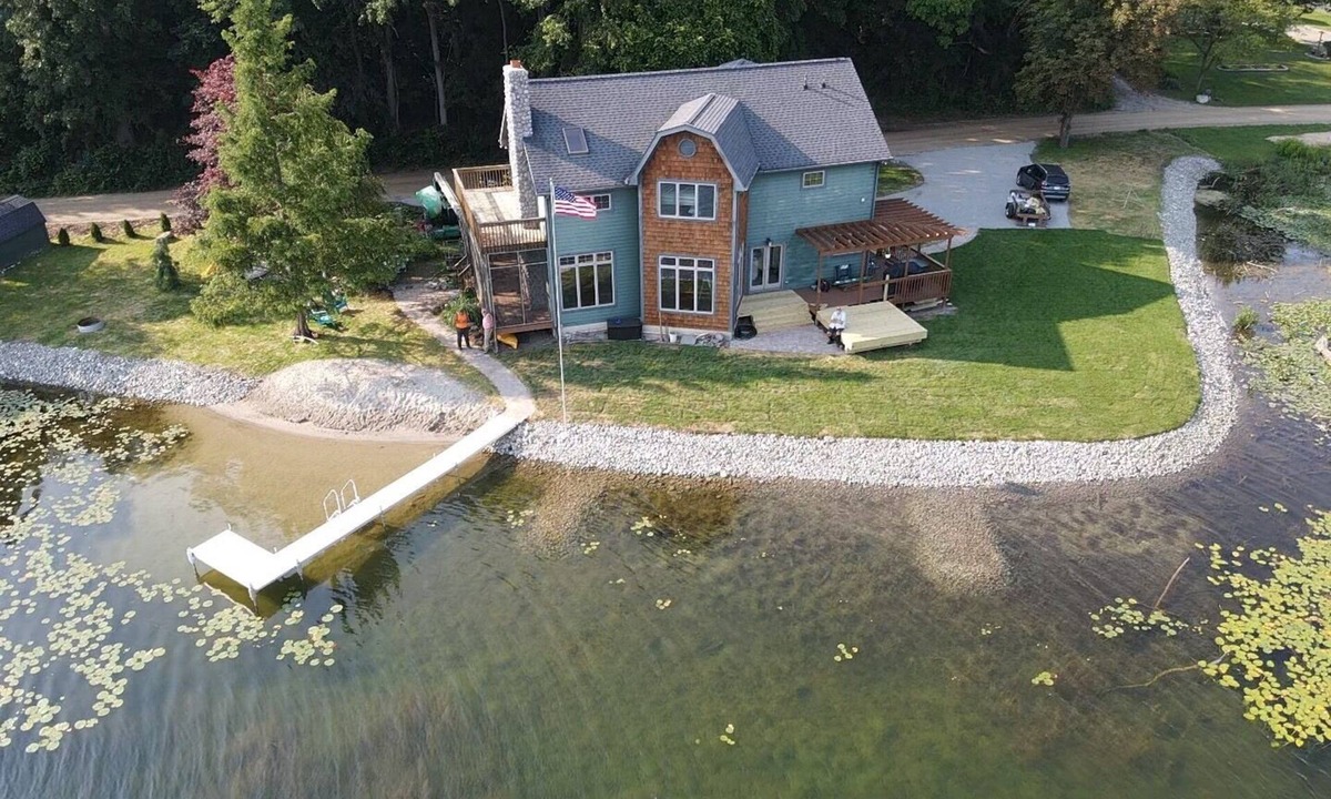 Brooklyn House | Lakefront 270 view, beach, hot tub, wineries! Fall is gorgeous here - BOOK NOW!