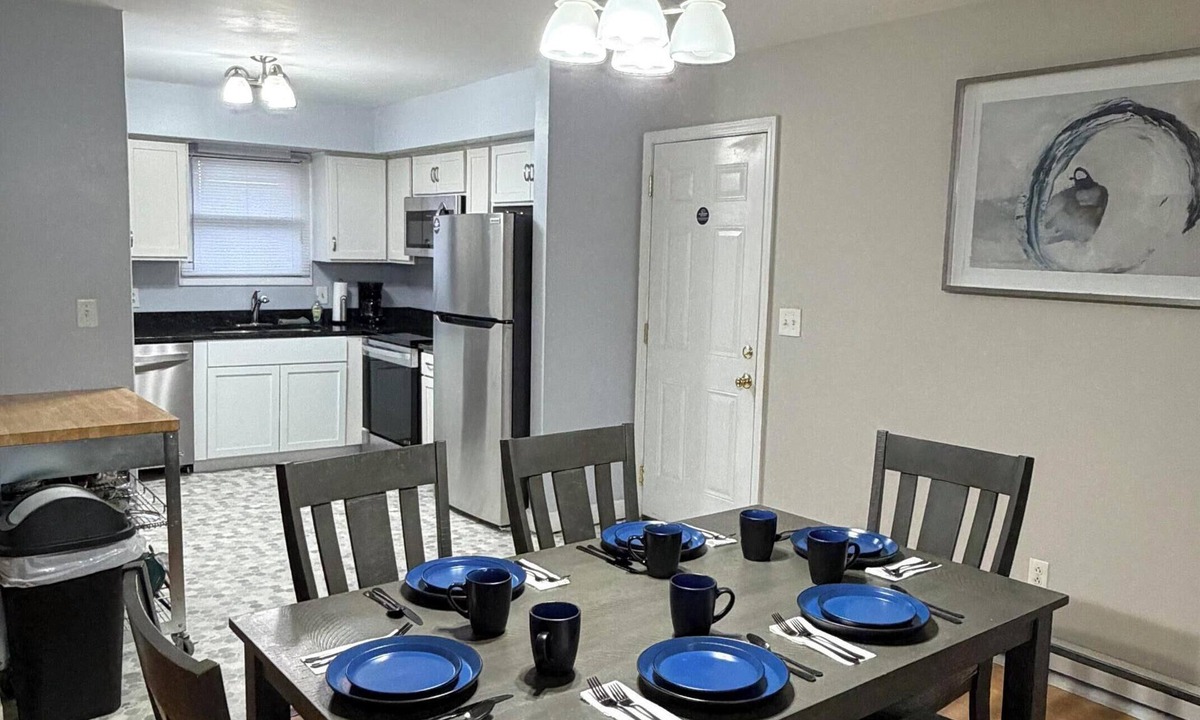Marion House | Lakefront at Lake of Egypt sleeps 10! Dock/2 kayaks 2 paddleboards!