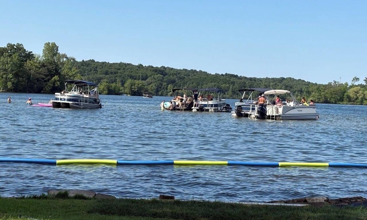White Lake House | “Lakefront, Hot Tub, sandy shore