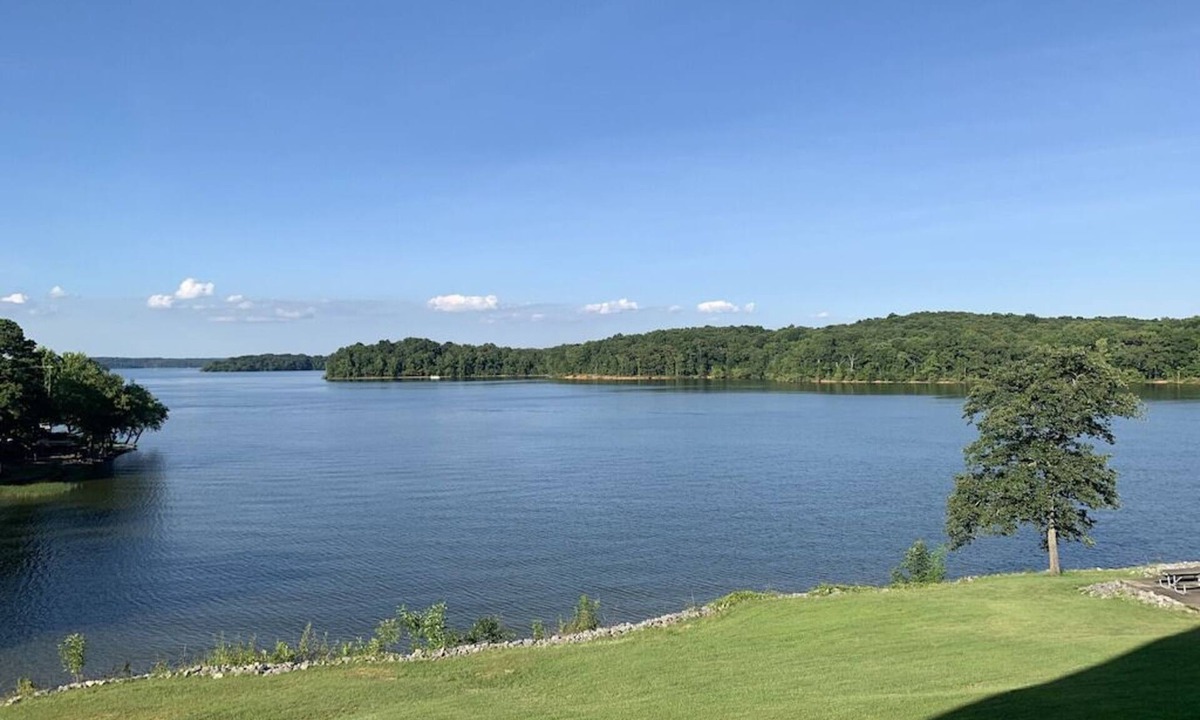 Benton Condo | Lakefront Kentucky Lake Condo Pool Boat Parking Sleeps 8 Big Bear Resort