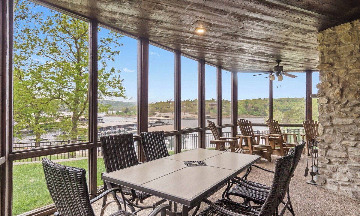 Indian Point House | Lakefront Luxury Lodge | Sleeps 18 | Lazy River & Pools | Dock | Pickleball
