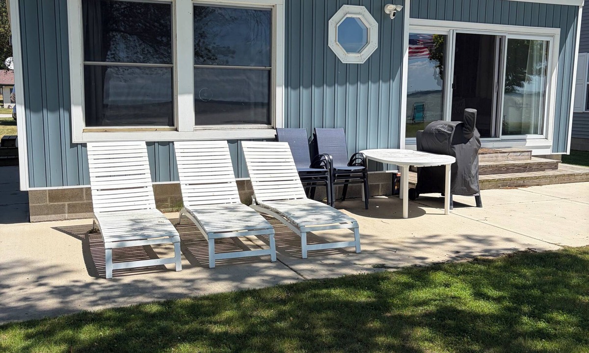 Pigeon Cabin | Lakefront Sand Point Cabin - Remodeled Kitchen, Kayaks, Fast WiFi & Dog Friendly