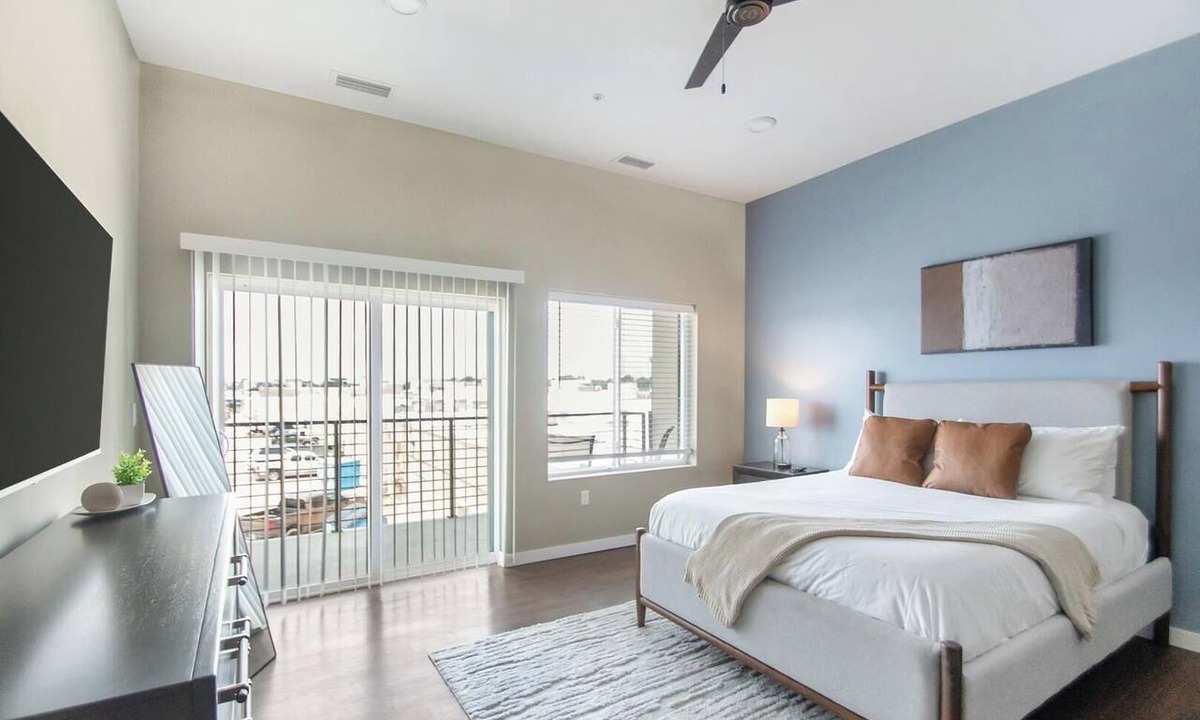 Springfield Apartment | Landing | Chic Studio, Pool, Gym