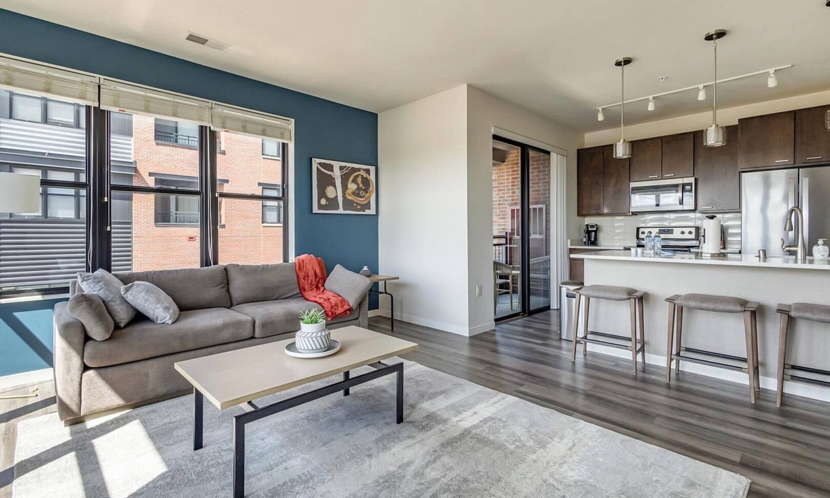 Milwaukee Apartment | Landing | Spectacular 2BD, Clubhouse, Gym