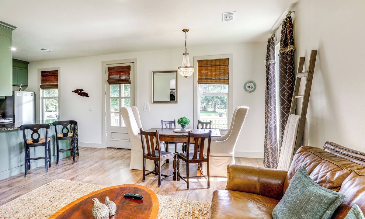 South Baton Rouge House | Large Yard: 'Pascagoula Peach' Home in Baton Rouge
