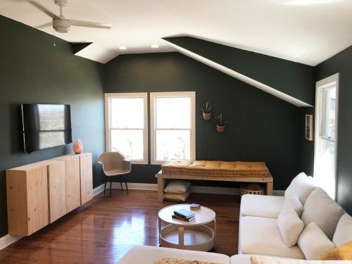 Fox River Grove House | Little Fox Cottage - A Cozy Riverview Getaway Near Chicago