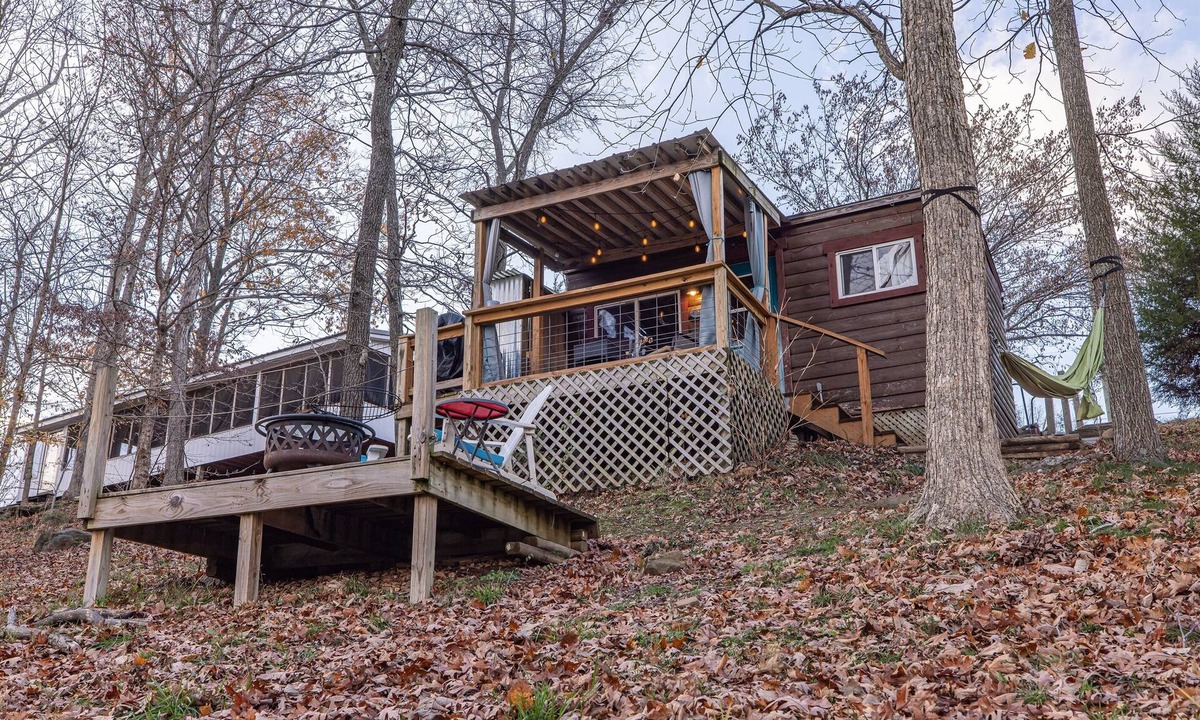 Goreville Cabin | Little Moon Lakefront Cabin with Dock & Firepit