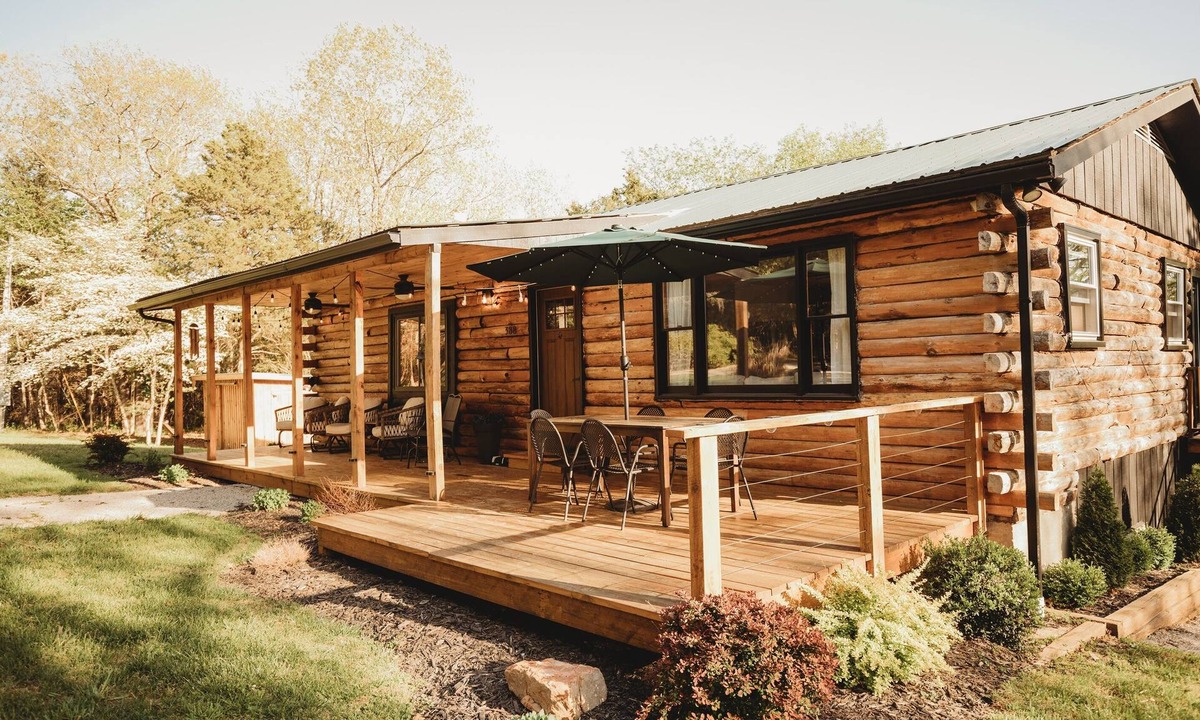 Bourbon Cabin | Log Cabin on 10 Acres | Fire Pit & Pets Welcome