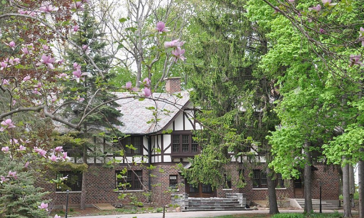 Lakeside House | Longacres - LAKEFRONT ESTATE WITH OVER 200FT PRIVATE BEACH!! 2023 OPEN!