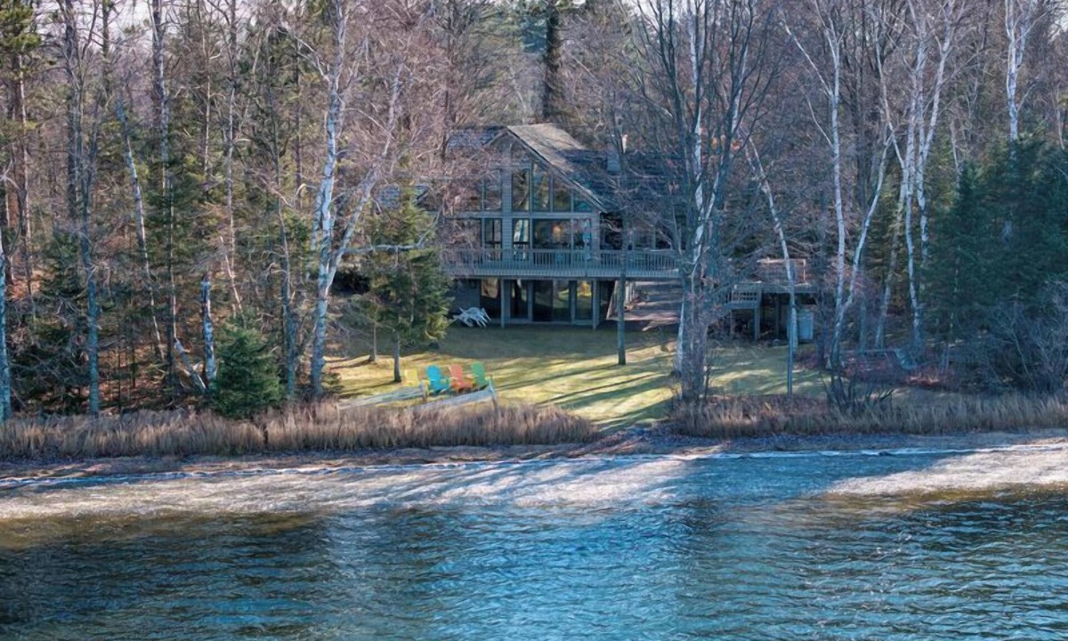 Hayward House | Loon Song on Lost Land Lake | Access to Teal Lake | Trophy Musky Fishing