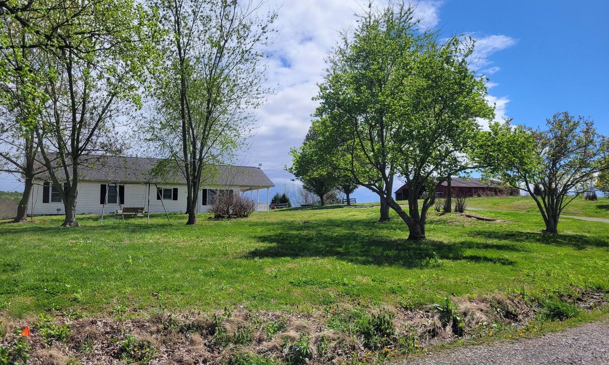 Ozark House | Lovely 2-bedroom farmhouse with central heat/AC in a quiet country setting.
