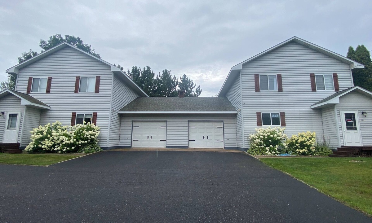 Harvey House | Lovely 2-bedroom in Harvey, under 10min drive to downtown Marquette
