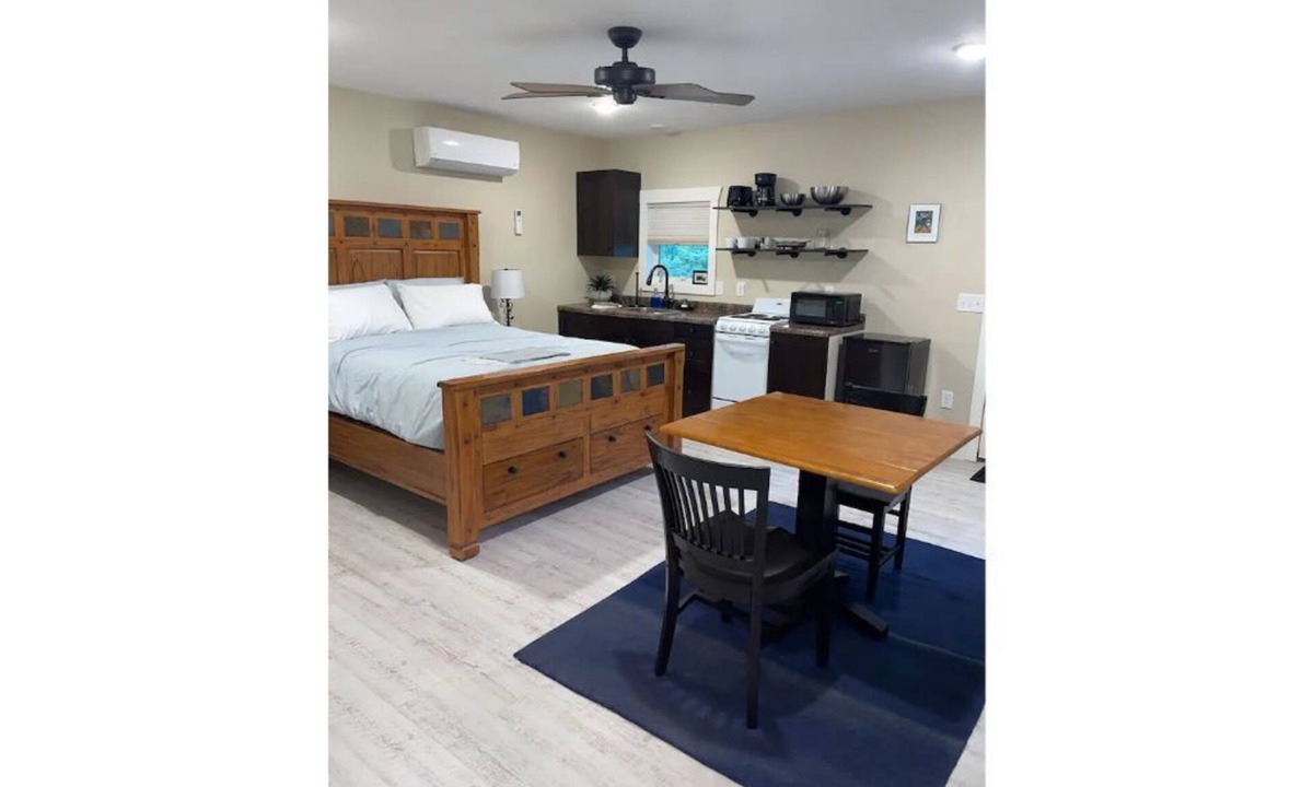 Cloquet Apartment | Lovely, country in the “heart of the city” suite 2