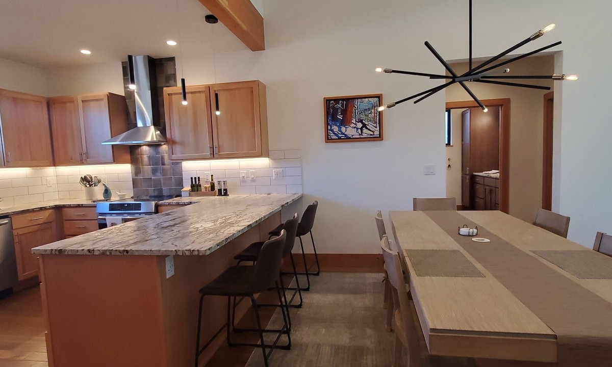 Winthrop House | Lucky Star Cabin, A Mountain Modern Winthrop home on the Methow Trails system!