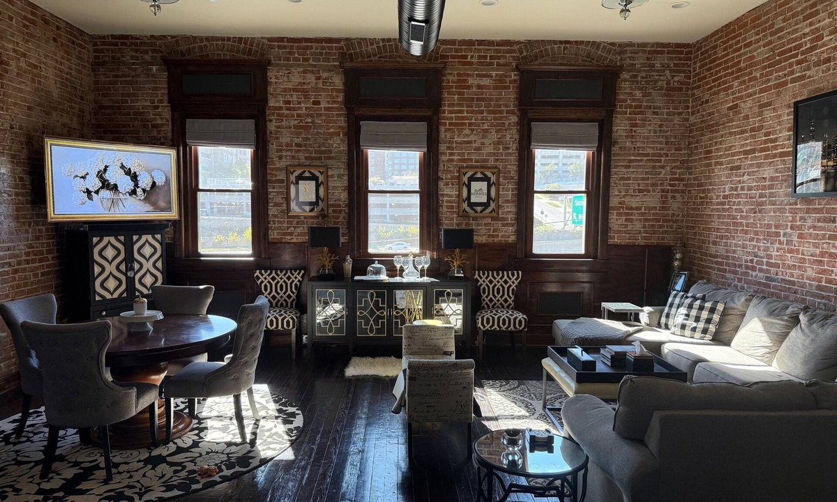 River Market Condo | Luxurious Penthouse with AC in Kansas City River Market