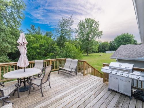 Orange Prairie Villa | Luxury 4 Bedroom Home with Heated Garage and Deck near Peoria Airport