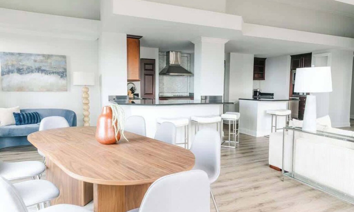 Rush and Division Apartment | Luxury Designer Penthouse 3801 | Pool | Gold Coast