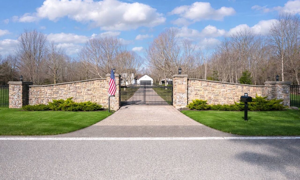 Allenton House | Luxury Farmhouse on 20 Acres with Pond, Waterfall & Game Room