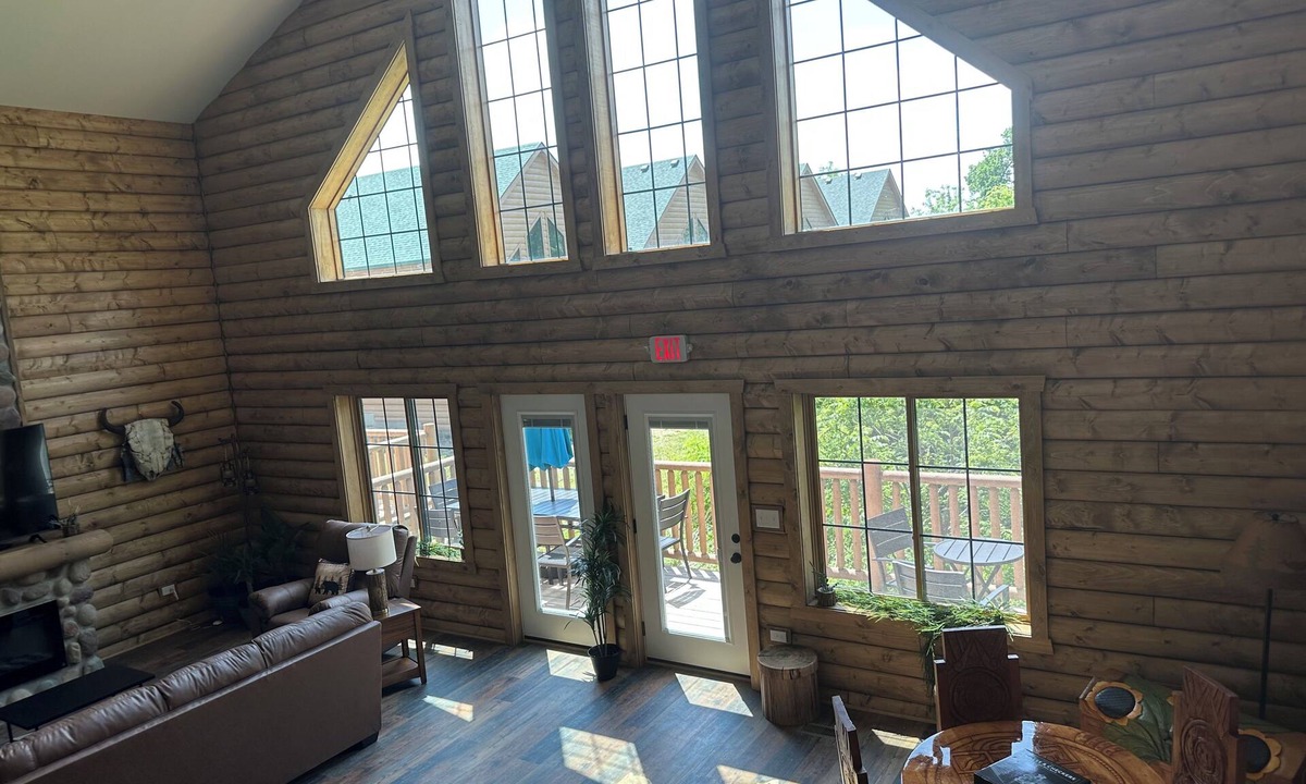 Utica Cabin | Luxury Newly Built Cabin across from Starved Rock golf,boat,hike,sleeps 12 WiFi