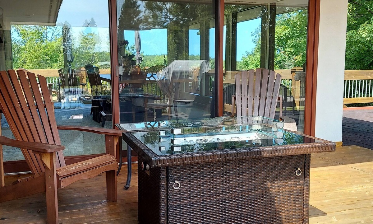 Cedar House | Majestic home, 2 king suites, 1100 sq ft deck