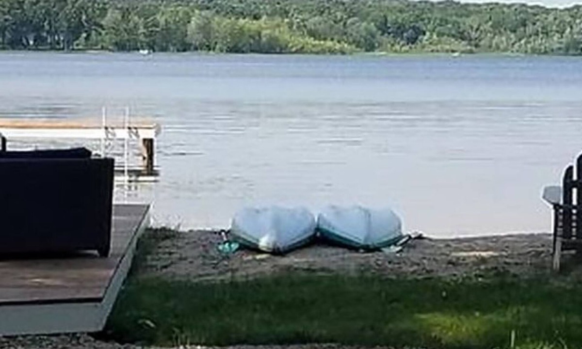 Bloomingdale House | Memories In Michigan- Beautiful 4-Season Secluded Lake Home on 7+ Acres