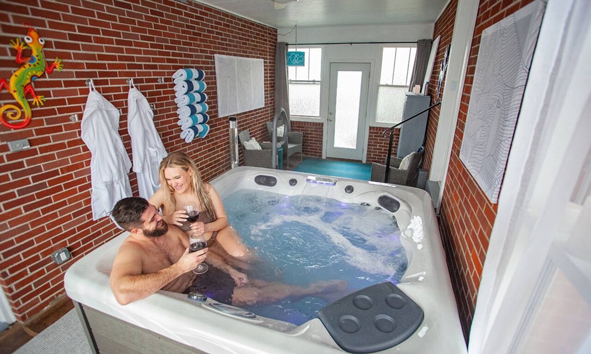 Bowling Green House | Mid-Mod Retreat | Private Hot Tub + Fenced Yard