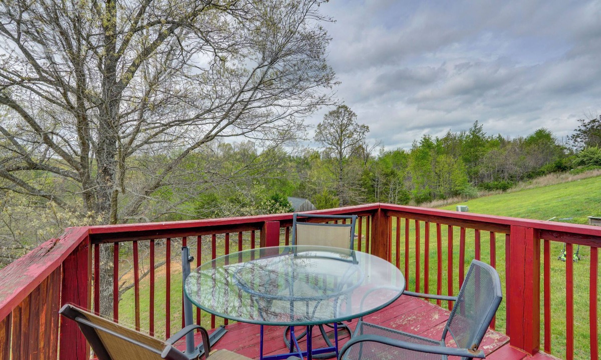 Waynesville House | Military Family Retreat w/Fire Pit on Route 66