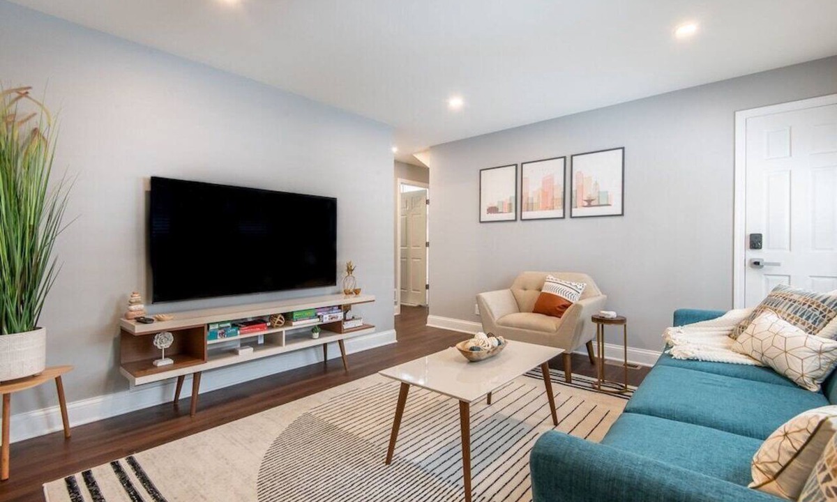 Lower East Side House | Milwaukee Group Retreat | Near Brady St + Fiserv Forum