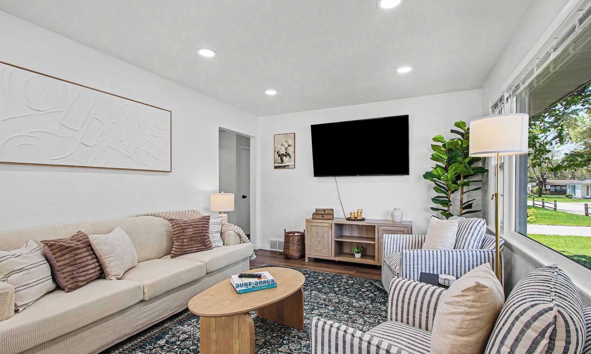 Michigan City House | Modern 3BR near Beach, Casino, Outlets, Sleep 8