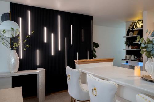 Milwaukee House | Modern 4BR Retreat w/Workspace + Coffee Bar