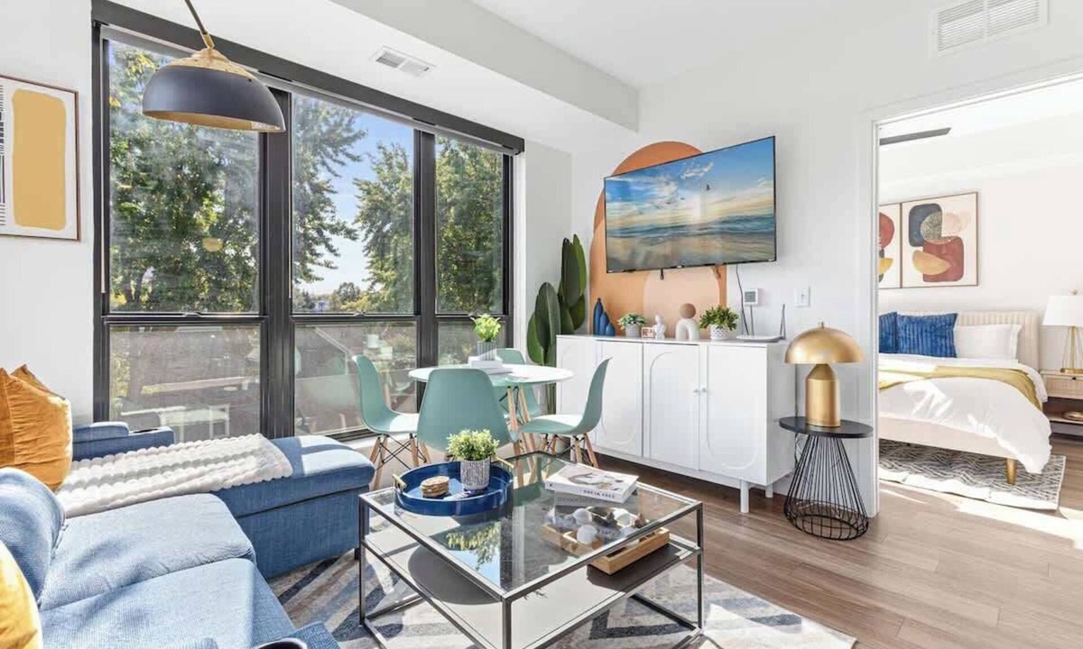 St. Anthony West Apartment | Modern Apt with Rooftop & Skyline Views