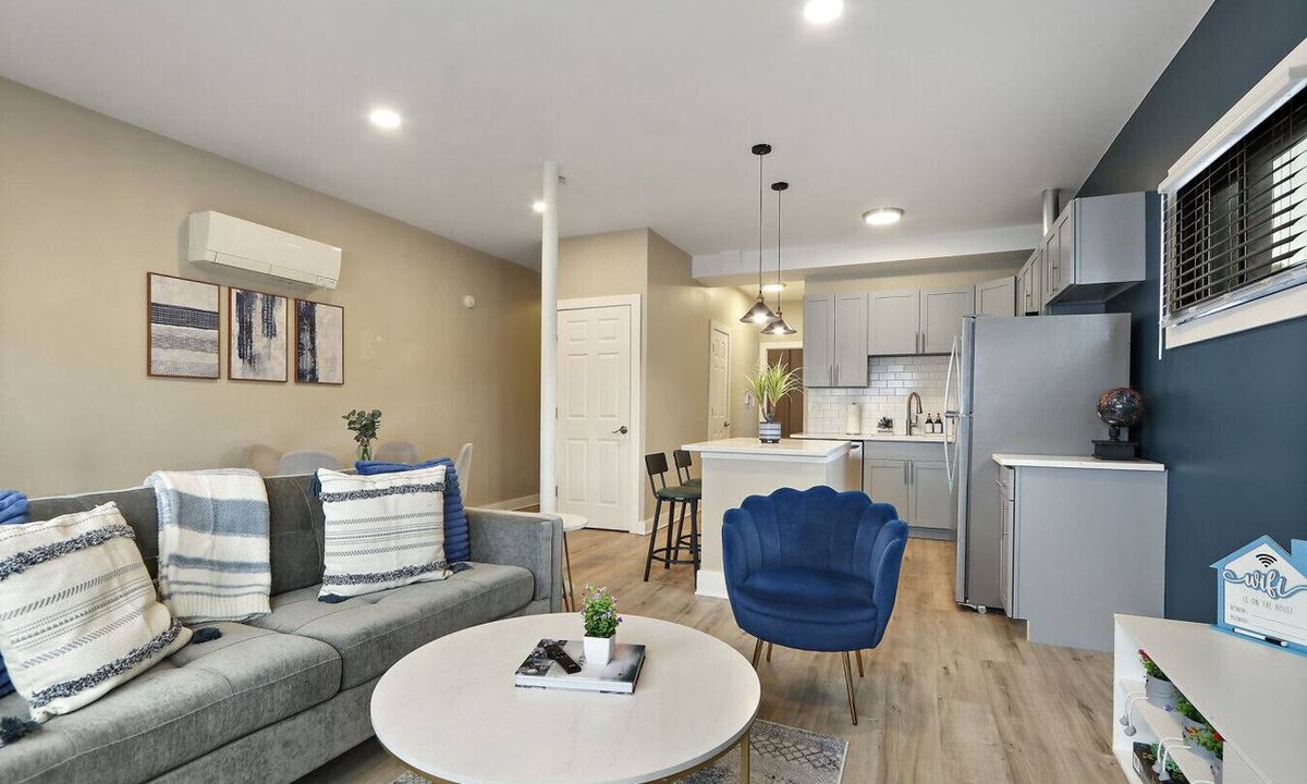 Lisle Condo | Modern Downtown Lisle 2BR Condo + Parking