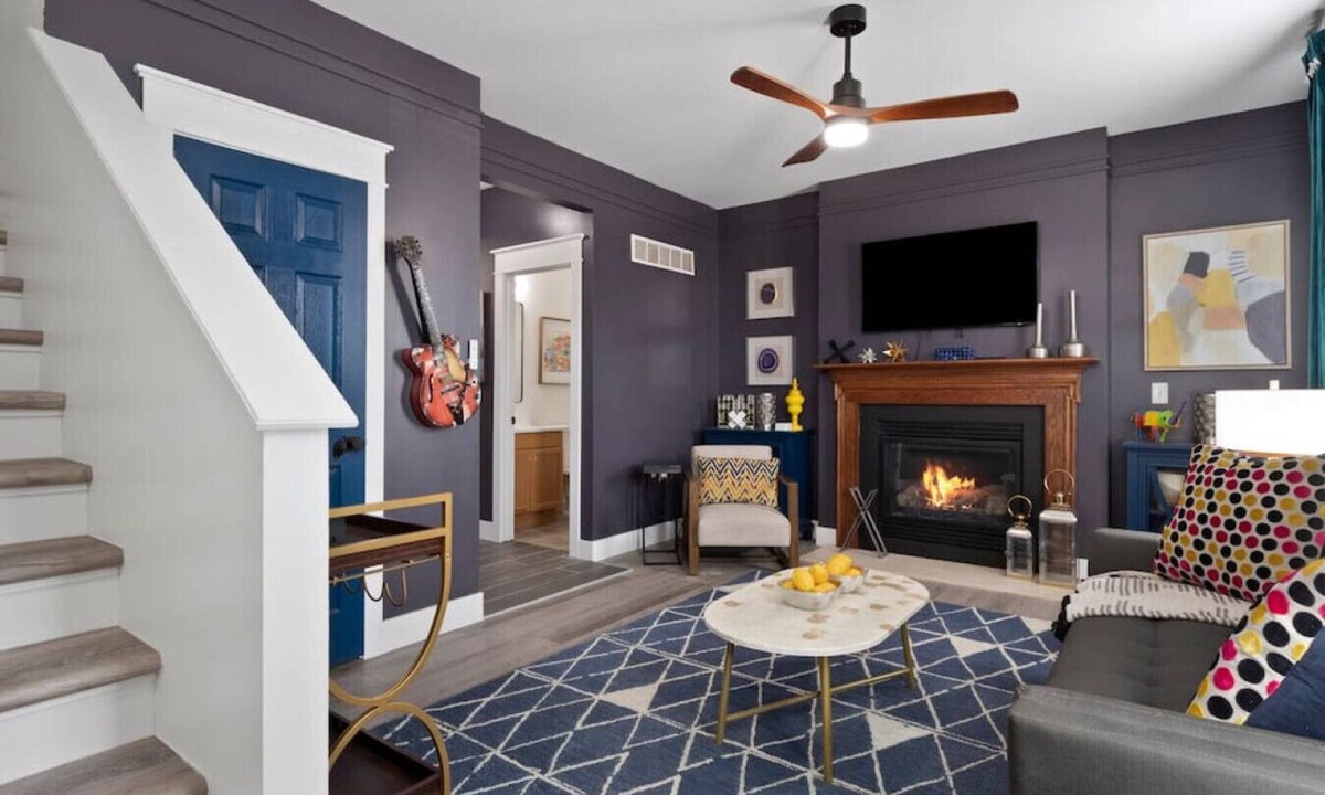 The Gate House | Modern Escape/ Sleeps 12/Near St. Louis Must-Sees