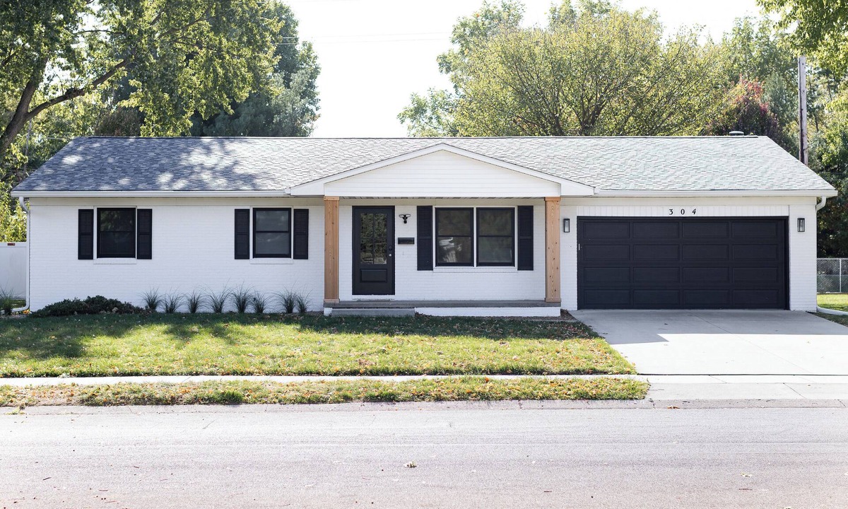 Springfield House | Modern mid-century home in quiet subdivision off bike trail & close to amenities