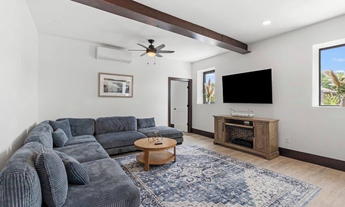 St. Louis Apartment | Modern Open Concept Retreat Spacious & Minutes to Downtown