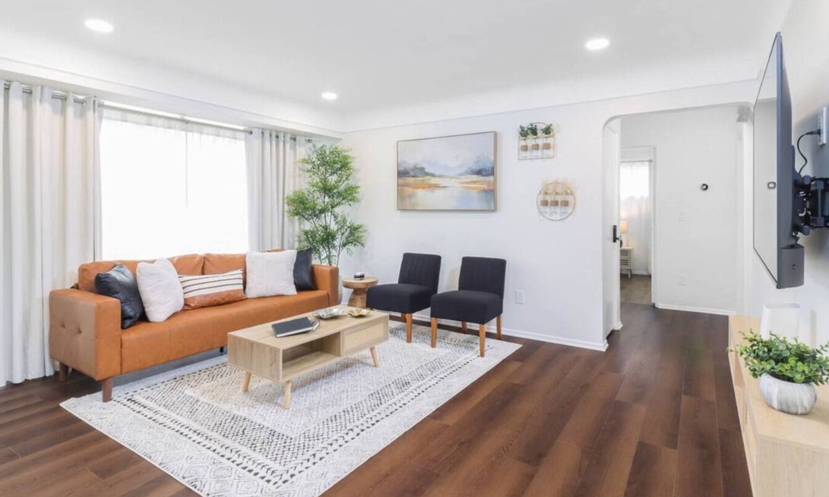 Garden City House | Modern Retreat 3BDR Near DTW & Detroit Downtown