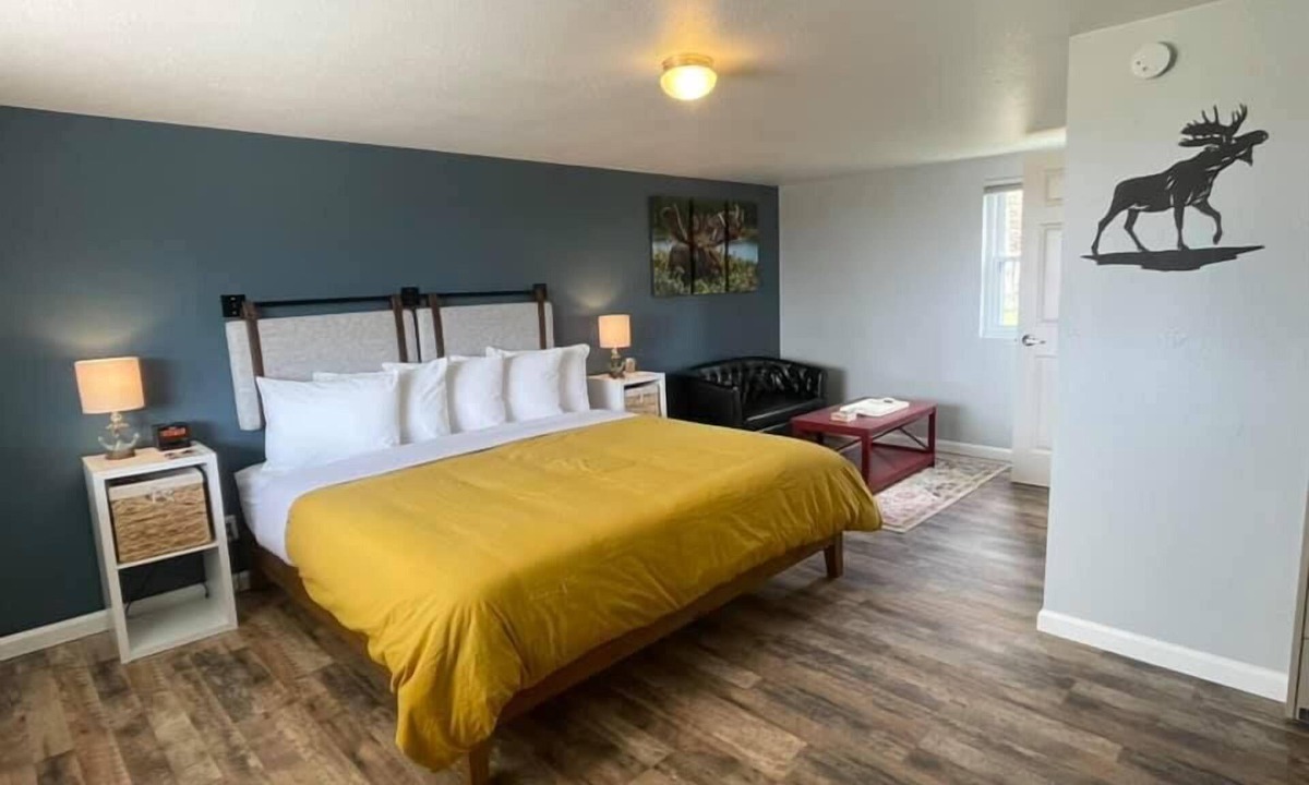 Garden Township Hotel | Moose Resort