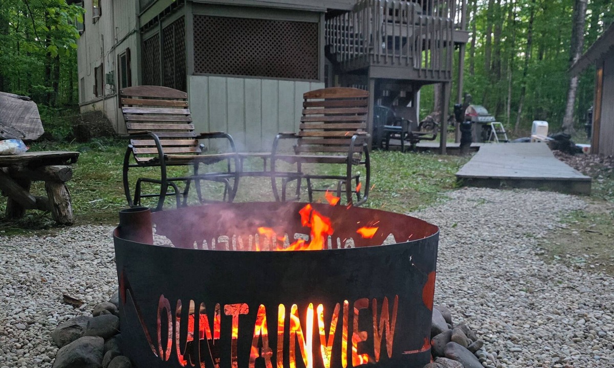 Stambaugh House | Mountain View Lodge - 3 story house in Ski Brule Village with 2 hot tubs & sauna