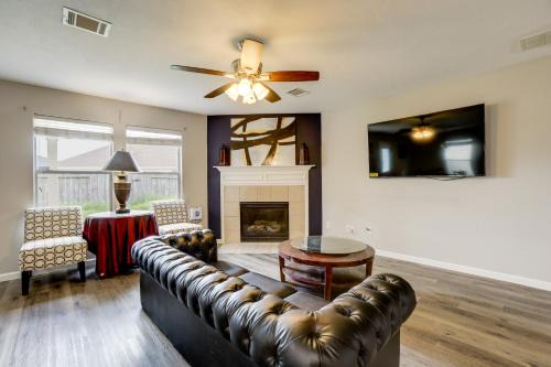 Klein House | Near The Woodlands! Group Retreat w/Yard & Patio
