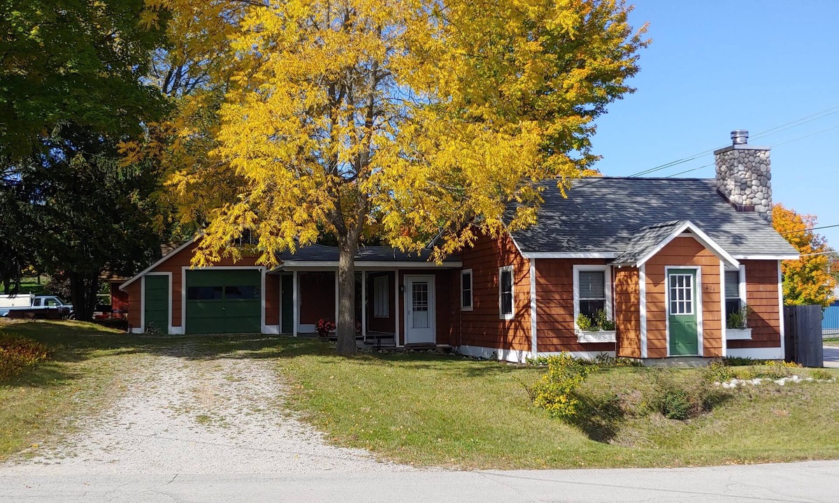 Lake Leelanau House | Need a getaway? Charming Lake Leelanau village cottage